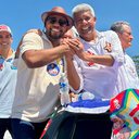 Jerônimo ao lado do prefeito de Santaluz, Dr. Arismário Barbosa (Avante)