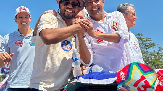 Jerônimo ao lado do prefeito de Santaluz, Dr. Arismário Barbosa (Avante)
