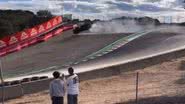 O piloto Manuel Gil Del Real perdeu o controle do Porsche 911 Cup na aproximação da famosa curva Corkscrew - Reprodução / Instagram @lampito_racing