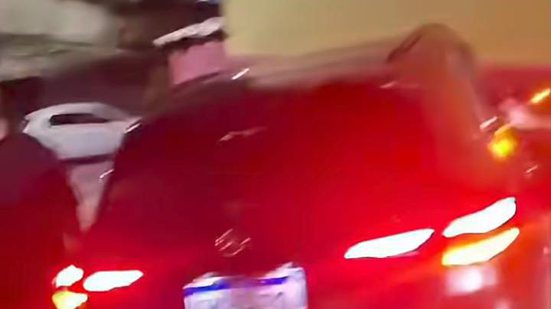 Um acidente envolvendo o carro do zagueiro Santiago Ramos Mingo, do Bahia, foi registrado na madrugada desta terça-feira (8) - Reprodução/redes sociais @bahia_campeão