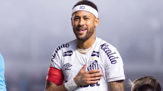 Neymar no camarote da vila em Santos 2 x 0 Atlético-MG - Foto: Carlos Torres/Agencia Enquadrar/Folhapress)