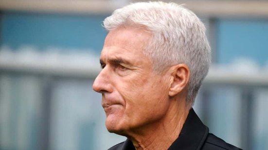 Luís Castro não comanda mais o Grêmio. A demissão do português ocorreu neste domingo (13 - Reprodução / Grêmio