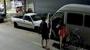10 horas antes das imagens do casal, crianças estavam brincando no local - Reprodução
