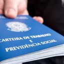 Interessados em estágio e jovem aprendiz podem encontrar vagas que se encaixem em seus perfis - Agência Brasil