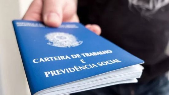 Interessados em estágio e jovem aprendiz podem encontrar vagas que se encaixem em seus perfis - Agência Brasil