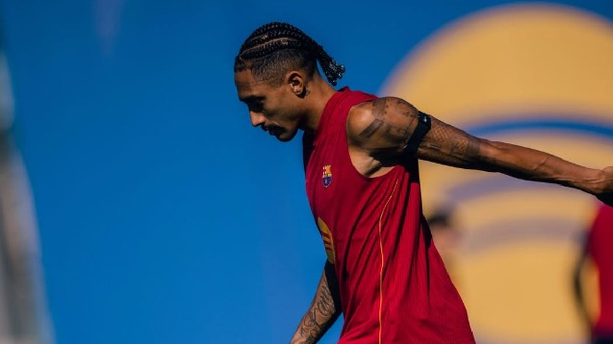 Jornal destaca possíveis substitutos de Raphinha no Barça com outro brasileiro na disputa