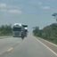 Motociclista morreu no momento da colisão. No caso do motorista da carreta, não houve ferimentos. - Reprodução