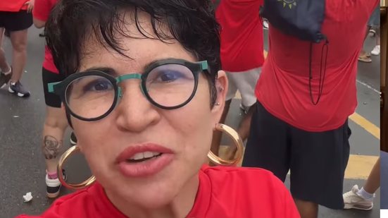 Ex\u002Drepórter da TV Bahia declara voto em Lula e participa de ato pela democracia