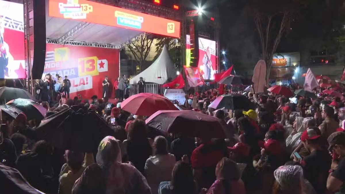 Jovens comandam ato pró-Lula e pedem fim da “esquerda paz e amor”