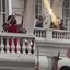 Imagem Deboche: Convidados de festa de elite no Copacabana Palace provocam participantes de ato de Lula com gestos de apoio a Flávio