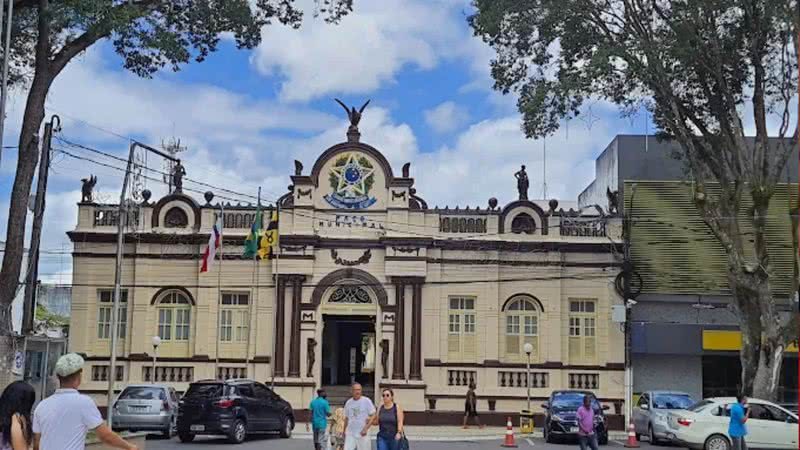 Após reeleição de Lula, prefeitura de cidade baiana anuncia exonerações e corte de salários