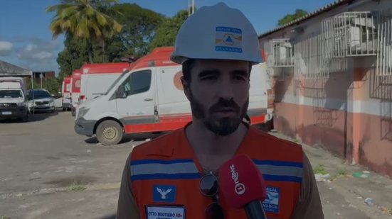 Incêndio aconteceu em um galpão na tarde deste sábado (10) - Bnews