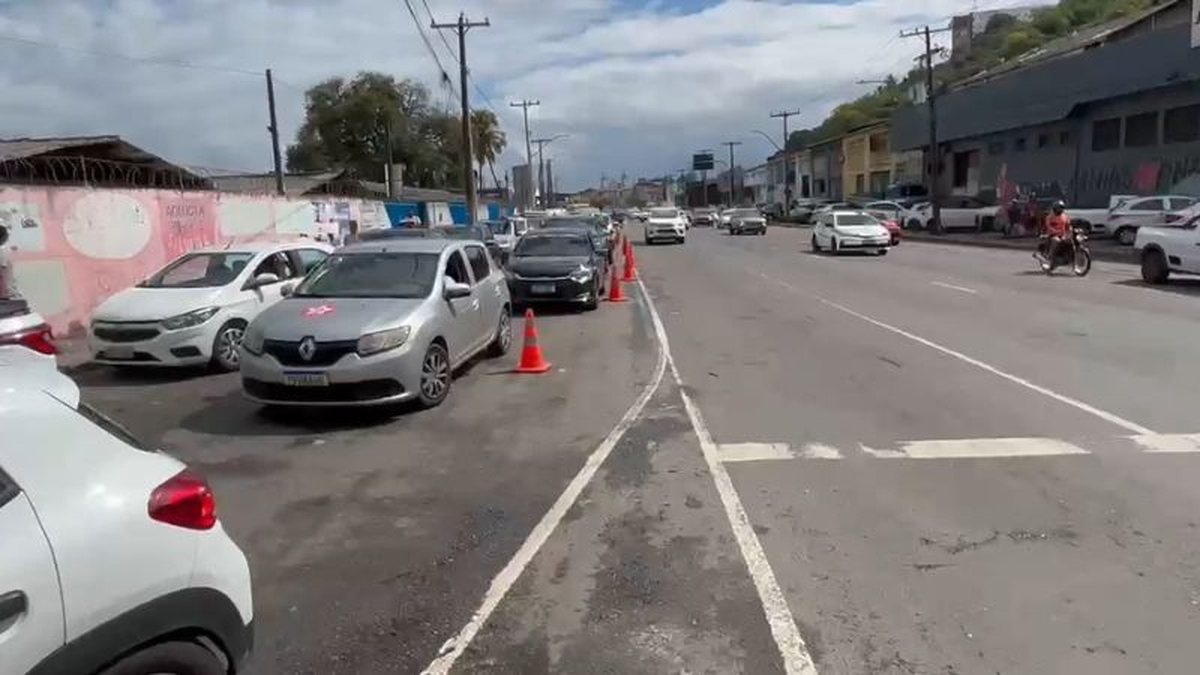 Motoristas enfrentam fila do ferry para Itaparica com espera de até 3 horas