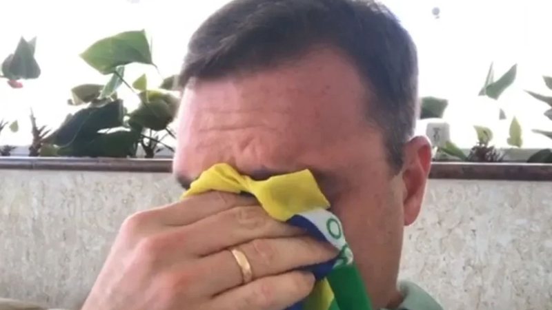 Flávio recua após se declarar “presidente eleito” e muda carta golpista publicada nos EUA
