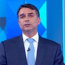 Imagem Debate Globo: Flávio Bolsonaro acusa Lula de transformar Brasil em ‘cemitério de obras’ e leva invertida