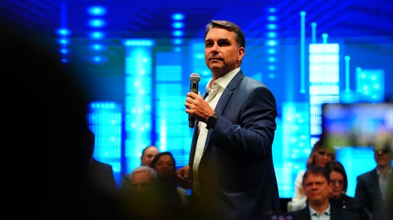 Vittor Sales / Campanha de Flávio Bolsonaro