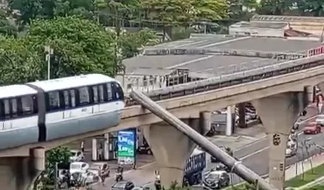 Maquinário atingiu o guindaste. Metrô lamentou o acidente. - Reprodução