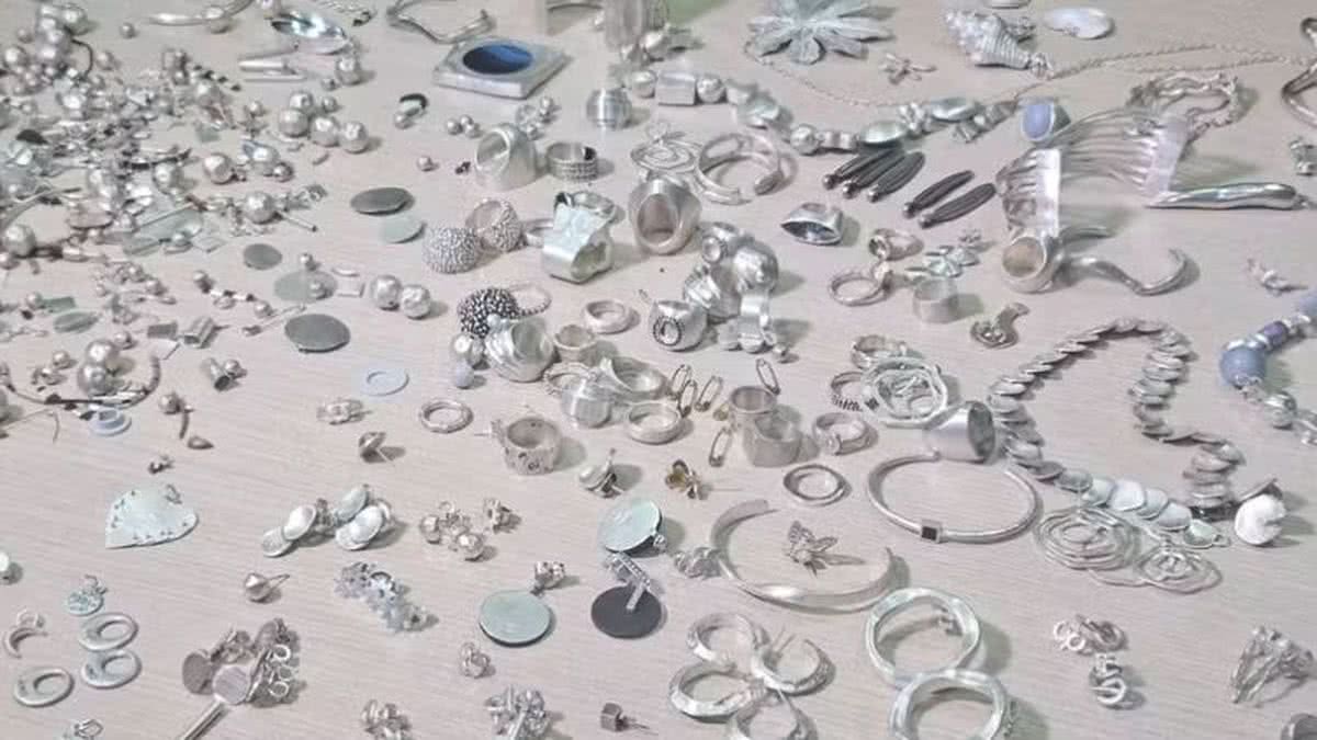 Suspeitos invadem joalheria, bebem espumante e furtam cerca de R$ 5 milhões em joias