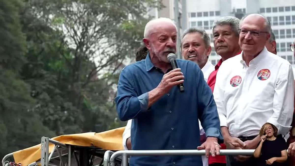 “Não vamos aceitar intromissão indevida da justiça eleitoral na eleição”, diz Lula após Nunes Marques derrubar canal no WhatsApp