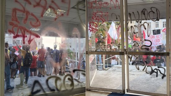 Prefeitura suspende atividades após Palácio Thomé de Souza ser vandalizado
