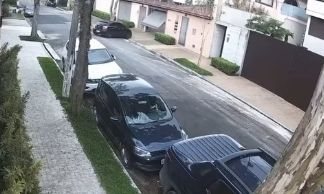 Policias ainda não sabem se os suspeitos tinham um controle remoto clonado para acessar a mansão - Reprodução