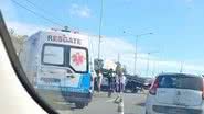 Agentes de trânsito estiveram no local para descongestionar a BR-324 - Reprodução
