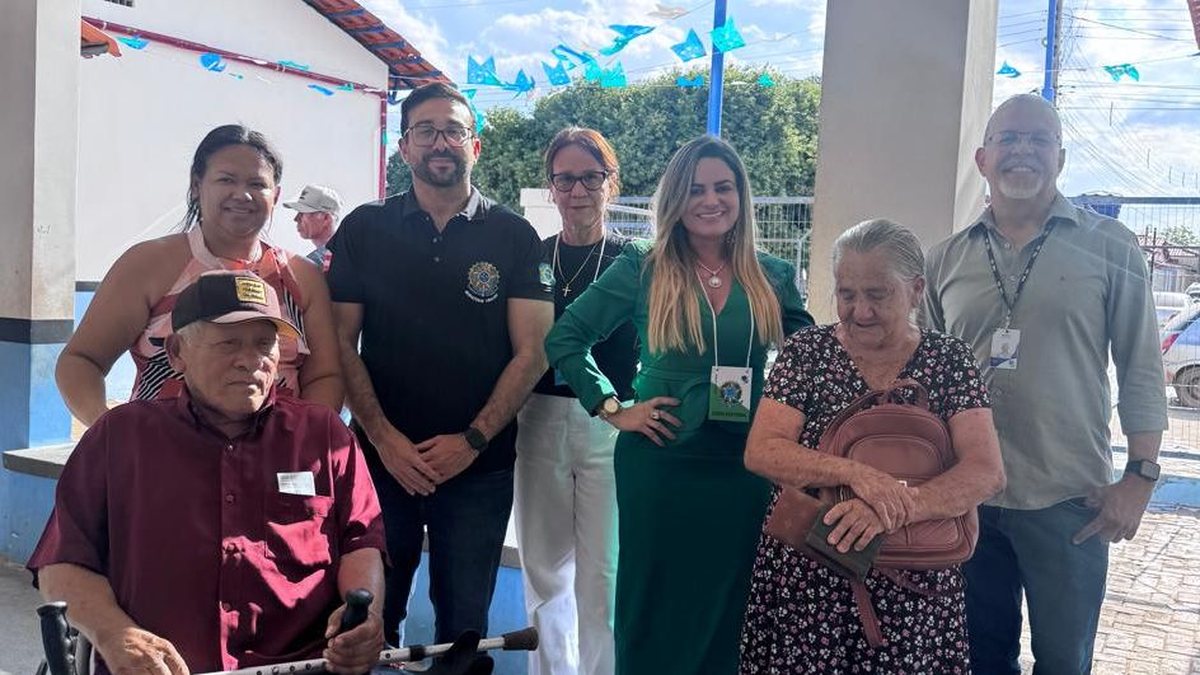 Idosos enfrentam limitações e marcam presença nas urnas no interior da Bahia: “Decidindo o rumo do país” - Foto