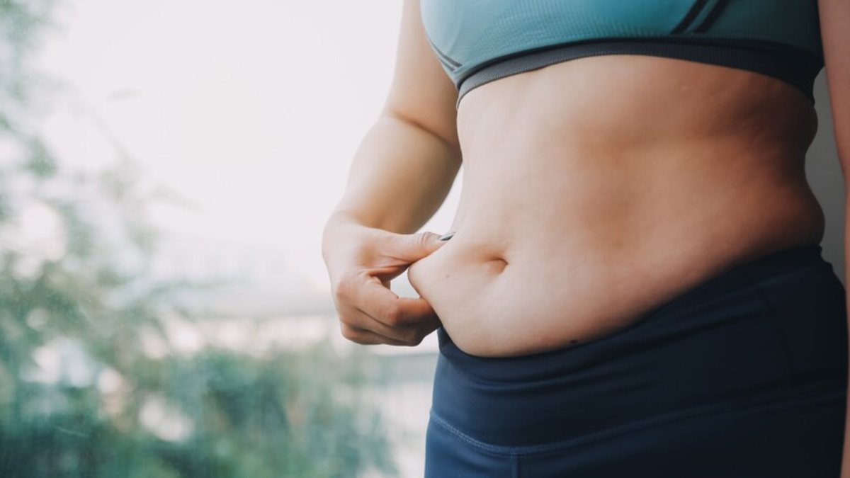 Por que algumas pessoas emagrecem e continuam com barriga? Médico explica - Foto