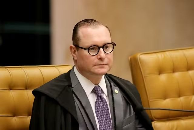 Urgente: Ministro do STF ignora TSE e estende votação até 19h em todo o país