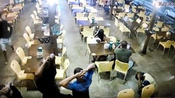Imagem Exclusivo: Imagens mostram assalto em bar famoso no Imbuí; assista