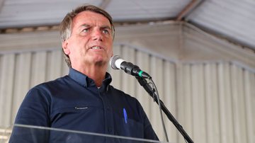 Imagem Campanha de Bolsonaro vê nós no Auxílio Brasil e usará TV para turbinar programa