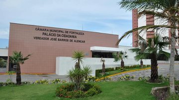 Imagem Vereador acusado de tentar matar mulher "recebe presente" de colegas na Câmara de Fortaleza