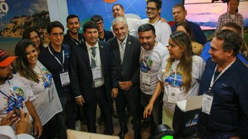 Imagem Ministro do Turismo e presidente da Embratur visitam stand de Porto Seguro na WTM Latin America 2022