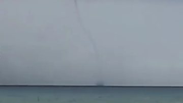 Imagem Furacão no Ceará? Veja vídeo e entenda o fenômeno que assustou banhistas