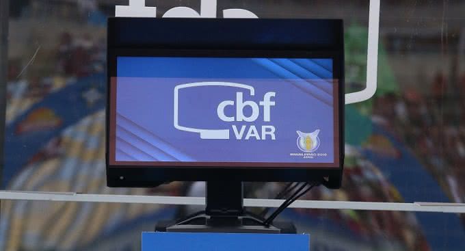 Imagem Valores gastos por CBF com arbitragem e VAR em 2022 são divulgados; confira