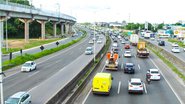 Véspera de feriado com fluxo intenso na BR 324