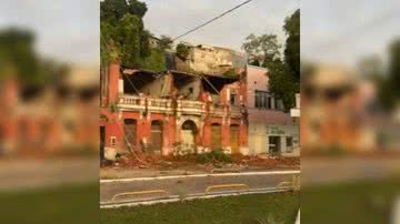 Imagem Fachada de casarão histórico desaba em Ilhéus; veja vídeo