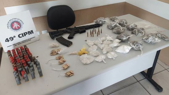 Imagem Suspeitos trocam tiros com a PM e deixam fuzil para trás em bairro de Salvador; saiba mais