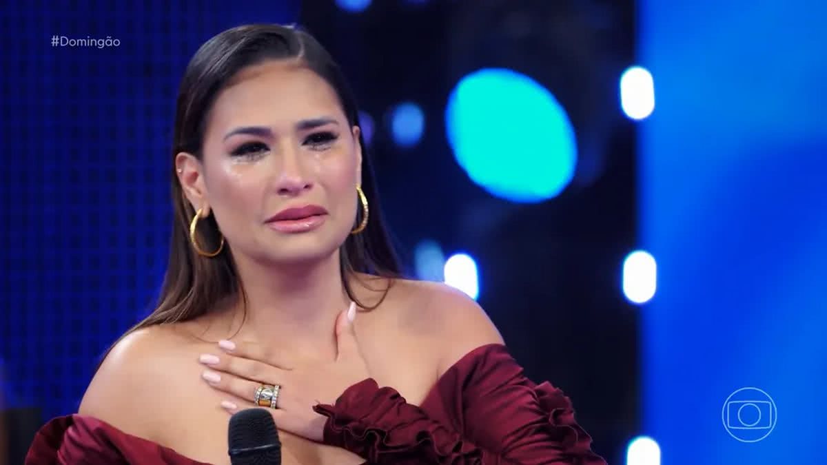 Muro de Simone Mendes desaba, destrói piano de R$ 400 mil, mata animal e causa prejuízo absurdo a astro do rock - QTU Questões do Universo