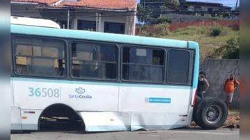 Imagem Vídeo: ônibus perde duas rodas traseiras durante trajeto
