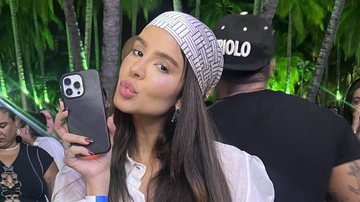 Imagem Vídeo: Ex-BBB mete a mão em privada de banheiro químico para resgatar celular: "minha mão está com bosta"