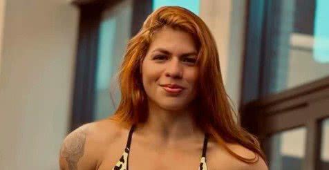 VÍDEO: Musa fitness confunde clientes de academia ao malhar com roupa