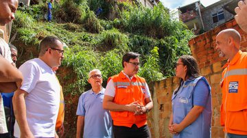 Imagem Prefeitura entrega contenção de encosta e autoriza construção de geomantas em Pau da Lima