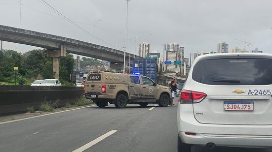 Trânsito está lento na BR-324 sentido Salvador - Matheus Simoni