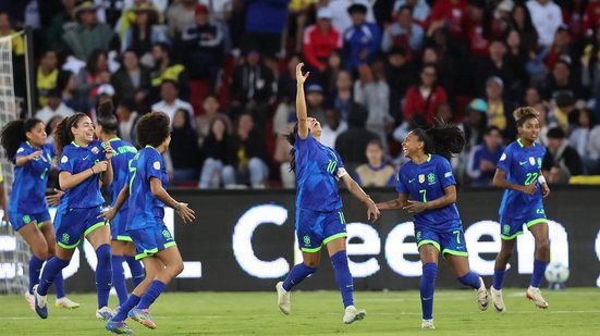 Reprodução Instagram Lívia Villas Boas / @selecaofemininadefutebol