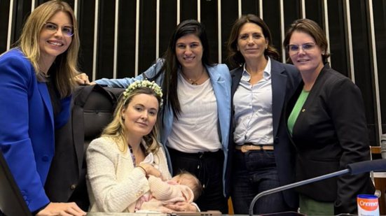 Reprodução Instagram @juliazanatta