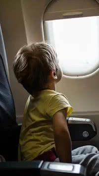 Dicas para viajar de avião com crianças