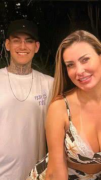 Filho de Urach aprova trabalho da mãe como garota de programa e não descarta entrar para a profissão
