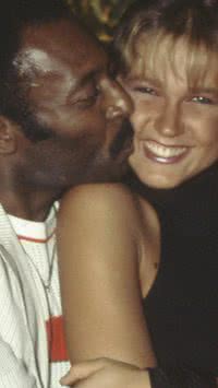 Xuxa Meneghel 'desmente' namoro com Pelé e surpreende