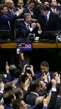 Veja a lista dos deputados baianos que assinaram PEC que limita poder de decisão do STF